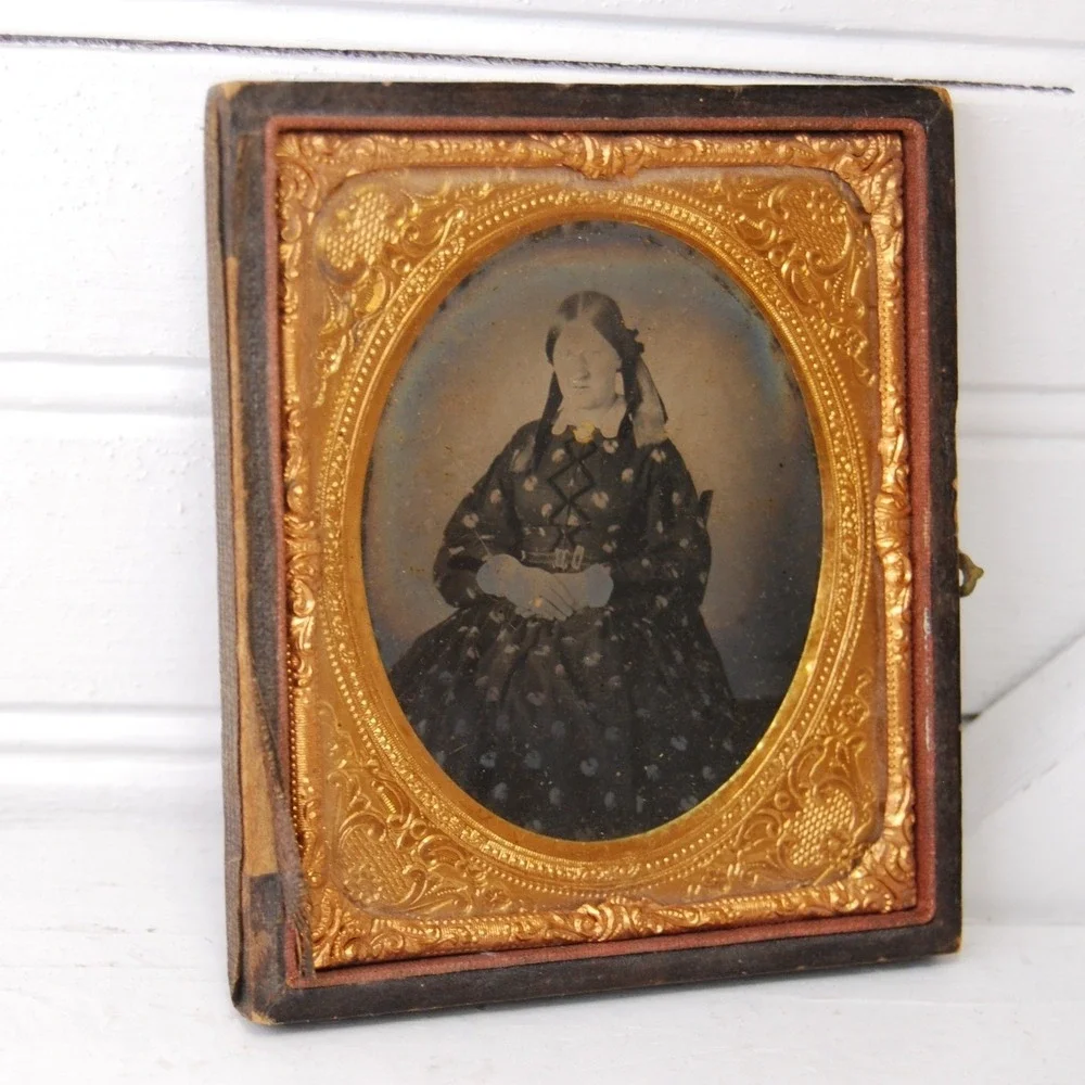 Antique Daguerrotype photo Possible Post Mortem Tintype Women‎ picture frame
